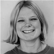 Native English speaker with 3+ years of teaching experience and a background in the communications sector